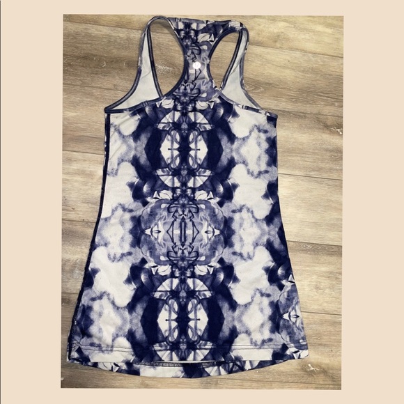 Lululemon blue and white patterned razor back tank top Size 4 - Picture 3 of 7